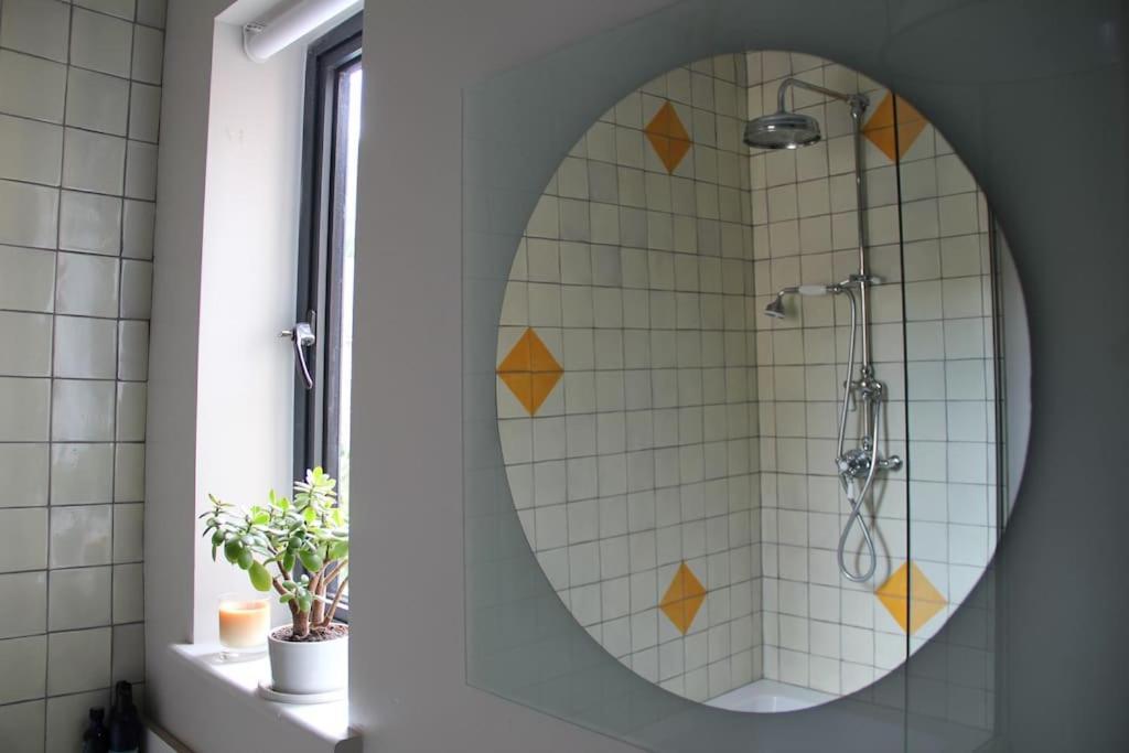 Hébergement de vacances Large, Modern, Light, Open Plan Designer House *