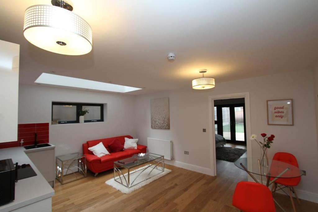 Apartamento Lovely One Bed Apartment-near Transport-village-freeparking Londres