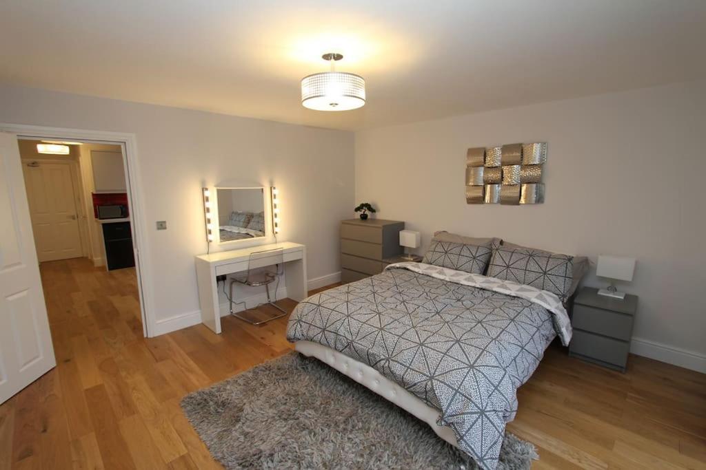 Apartamento Lovely One Bed Apartment-near Transport-village-freeparking *