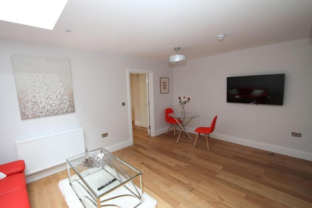 Apartamento Lovely One Bed Apartment-near Transport-village-freeparking