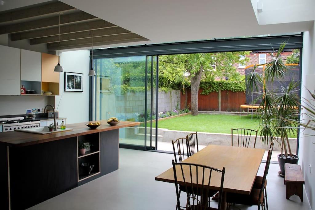 Large, Modern, Light, Open Plan Designer House Londres