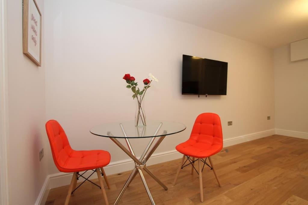 Apartamento Lovely One Bed Apartment-near Transport-village-freeparking *