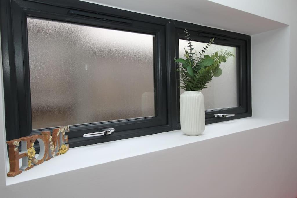 Apartamento Lovely One Bed Apartment-near Transport-village-freeparking Londres