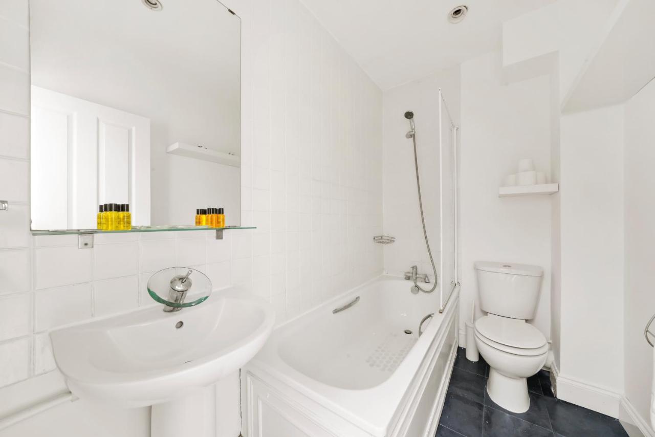 1 & 2 Bed Cosy Next To Earls Court Free Wifi London