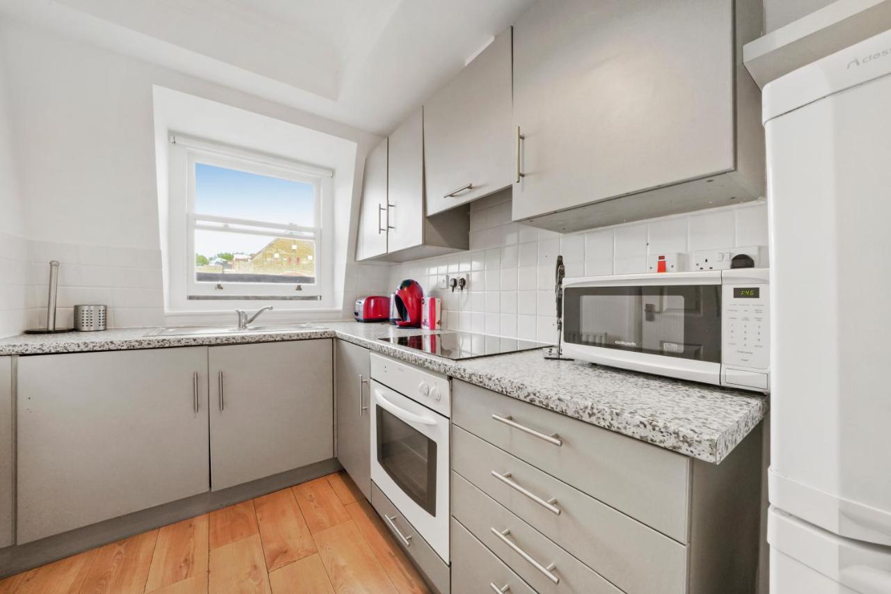 1 & 2 Bed Cosy Next To Earls Court Free Wifi Apartment London