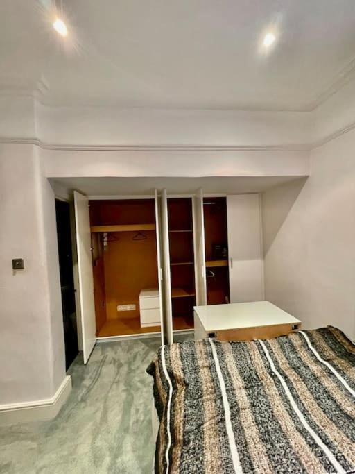 Spacious Flat With Huge Patio In Appartement