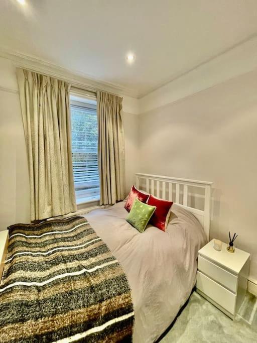 Spacious Flat With Huge Patio In Londres
