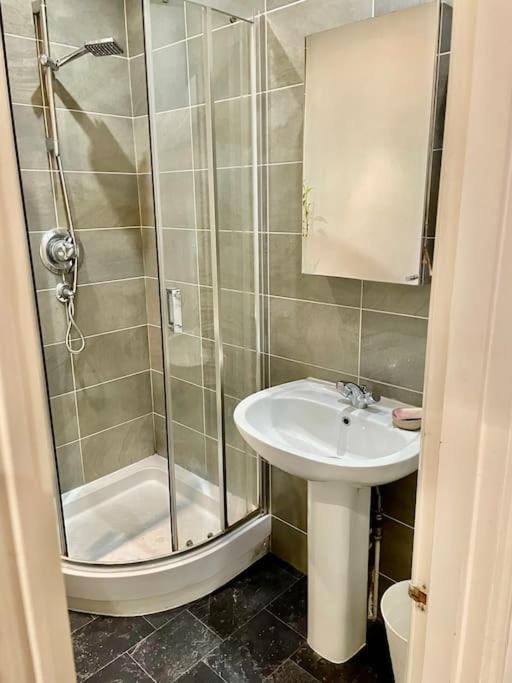 Spacious Flat With Huge Patio In Appartement *