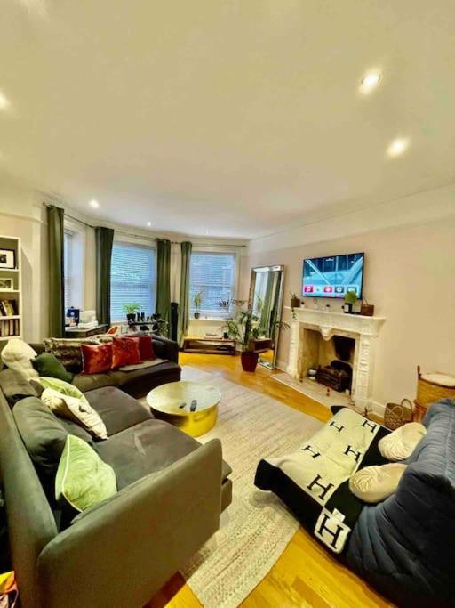 Spacious Flat With Huge Patio In Appartement