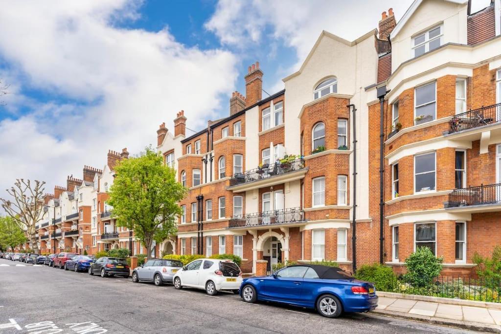 Spacious Flat With Huge Patio In Central *
