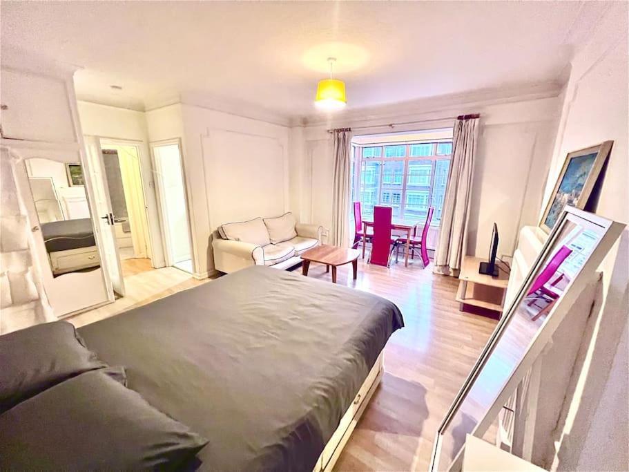 King-sized Studio, 6th Floor + Lift, Regent's Park * Londres