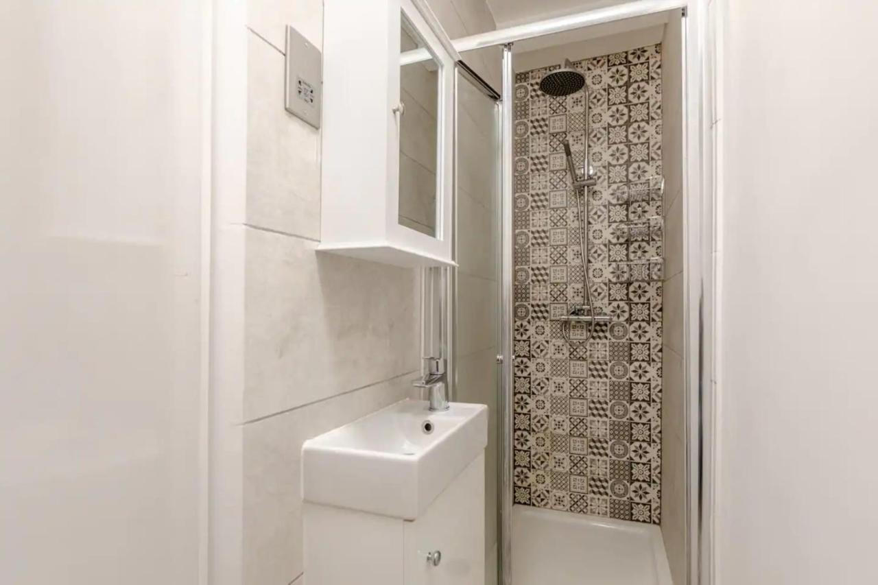 3 Bedroom House With Garden * Londres