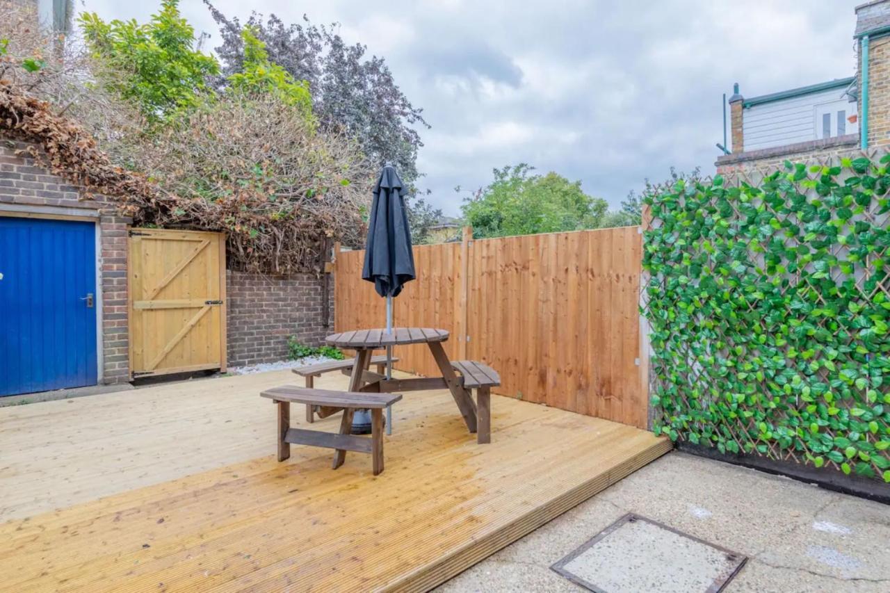 3 Bedroom House With Garden Ferienhaus