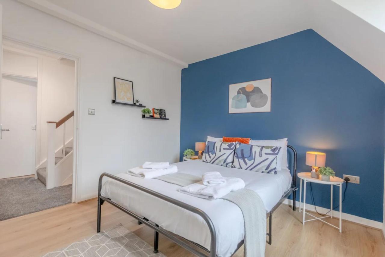 3 Bedroom House With Garden Hébergement de vacances *