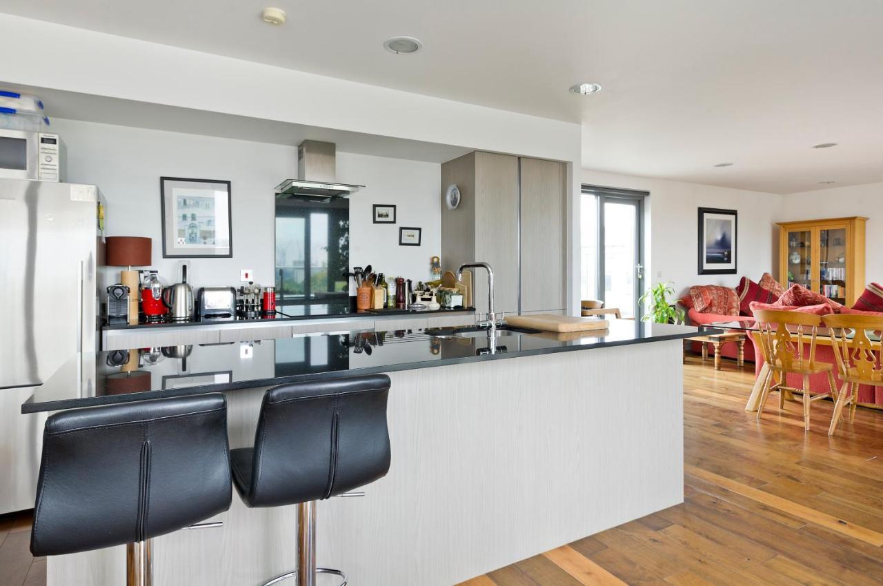 Superb With Terrace Near The River In Putney By Underthedoormat Apartamento Londres