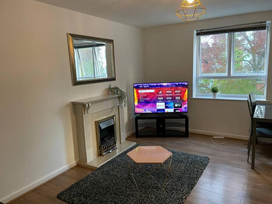 Lovely 2-bed Flat Along The River Thames