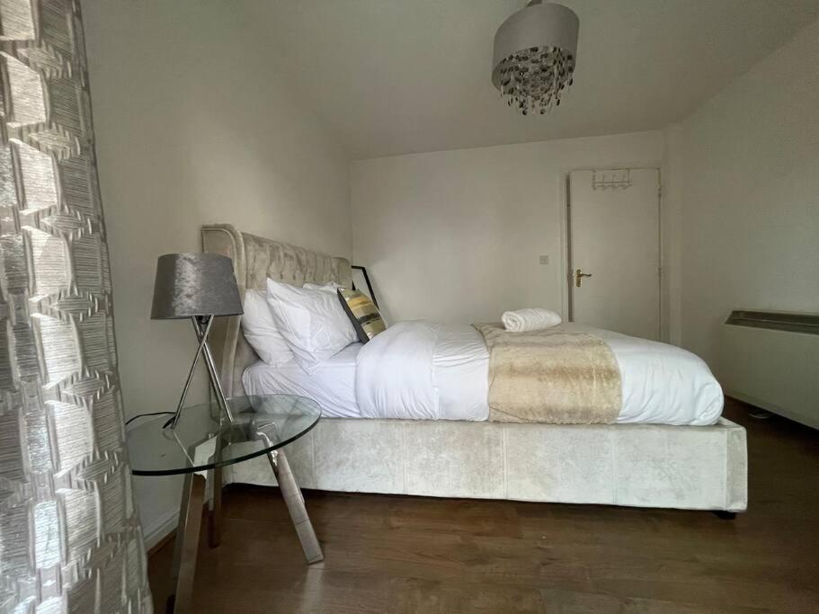 Lovely 2-bed Flat Along The River Thames