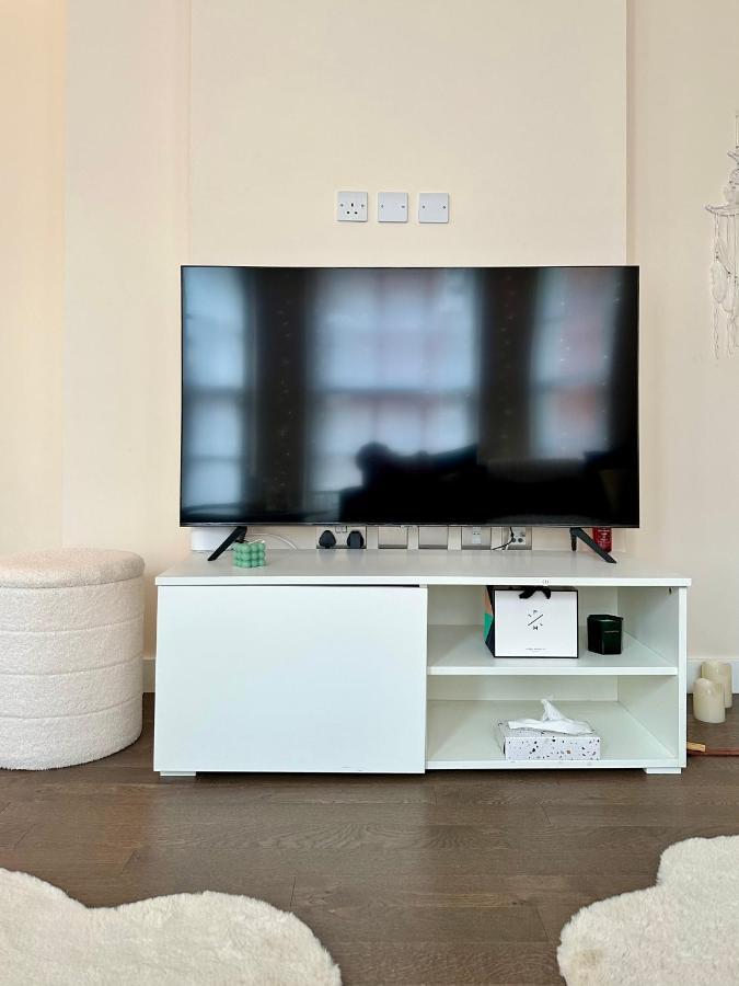 1 Spacious Luxury Bedroom Flat On Oxford St, Next To Selfridges Apartment London