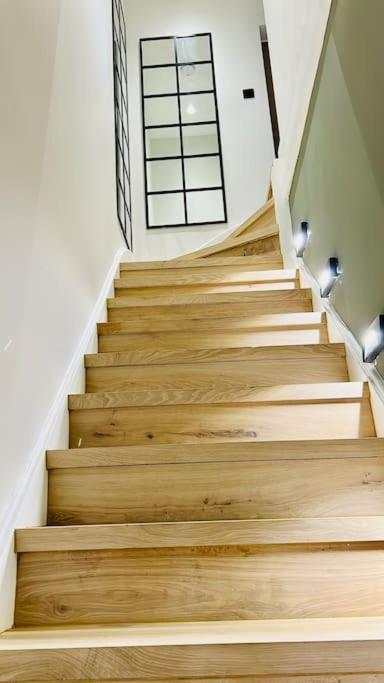 Apartamento Newly Renovated Modern 2 Bedroom Flat In West Londres