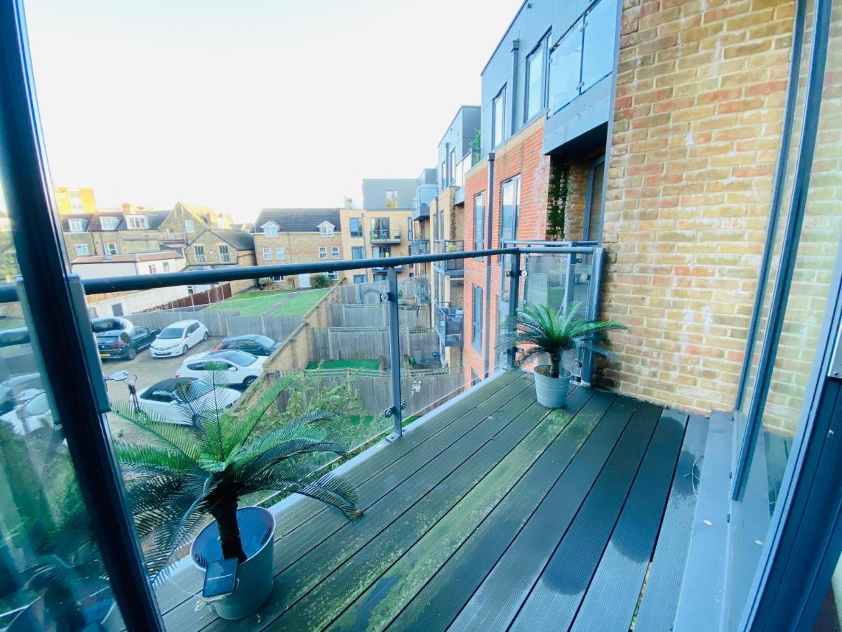 Spacious Two Bedroom In Balham Londres