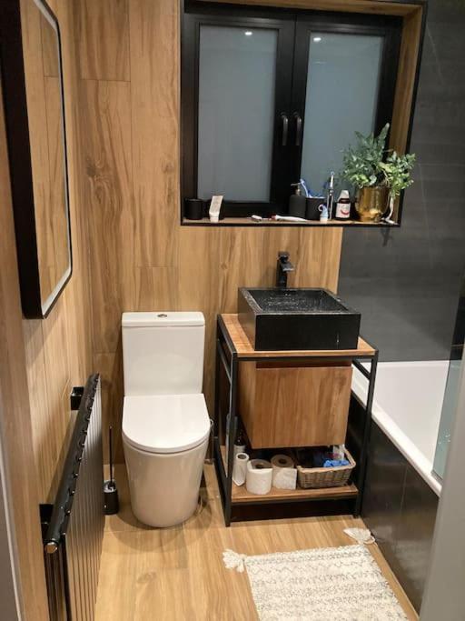 Newly Renovated Modern 2 Bedroom Flat In West Apartamento