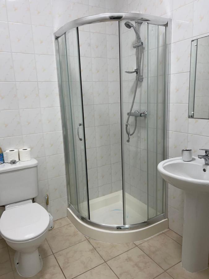Hotel Mj - Entire Serviced For 6 Guests - Next To Tube Station Skyline View - 3*