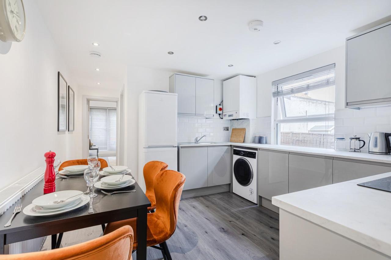Dainty 2bd Flat In Greater Apartment London
