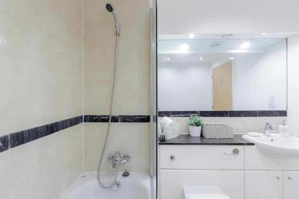 Apartment Carintha 2 Bed Modern By Canada Water
