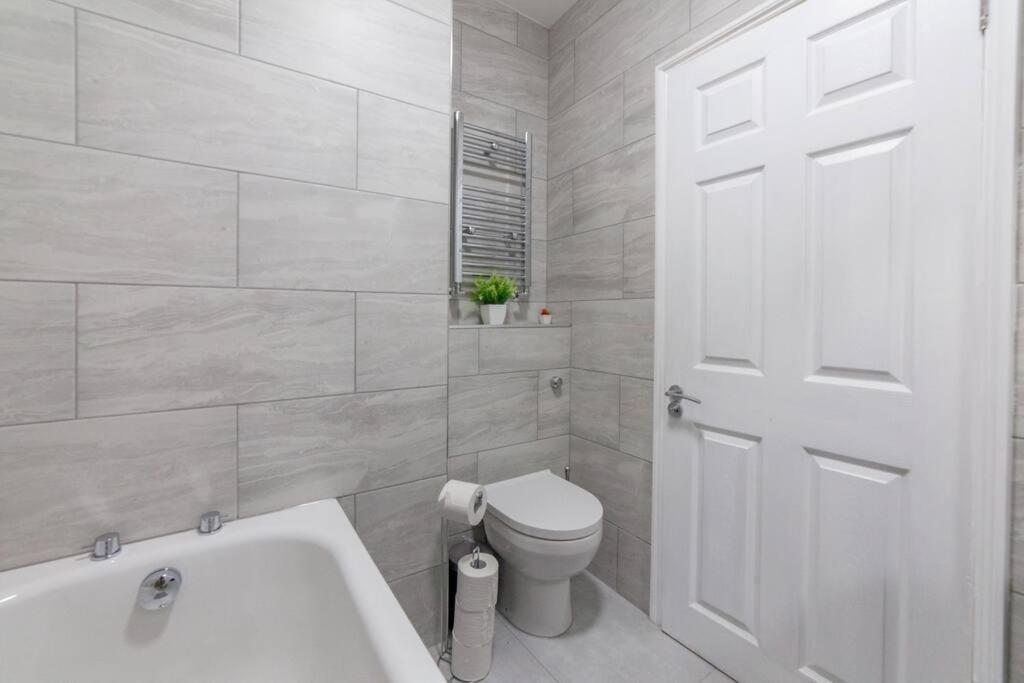Sunny, 2bed 2bath, Garden Near Hyde Park Appartement *