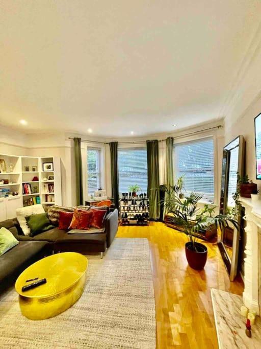 Apartamento Spacious Flat With Huge Patio In Londres