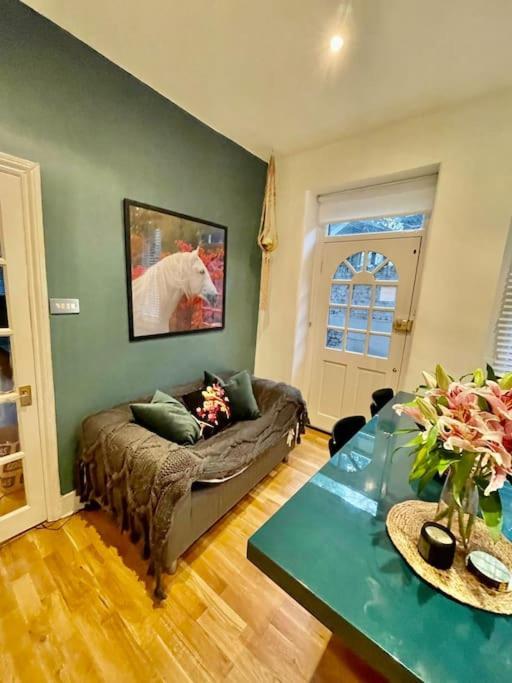 Spacious Flat With Huge Patio In Appartement