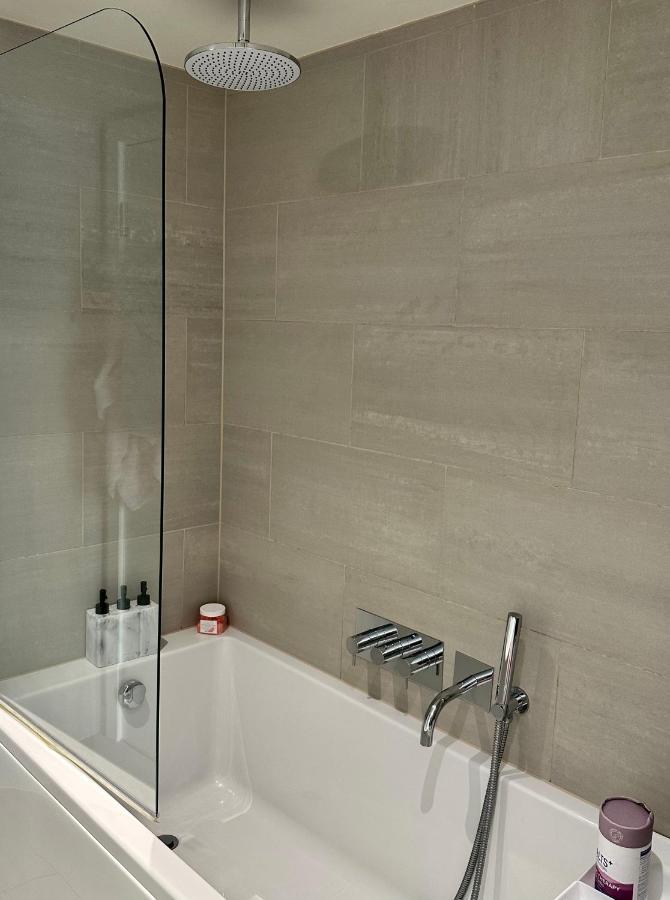 1 Spacious Luxury Bedroom Flat On Oxford St, Next To Selfridges Appartement