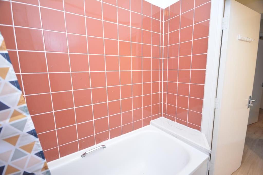 Apartment Lovely 4 Bedroom Close To The City Walking Distance From The Rivere View London