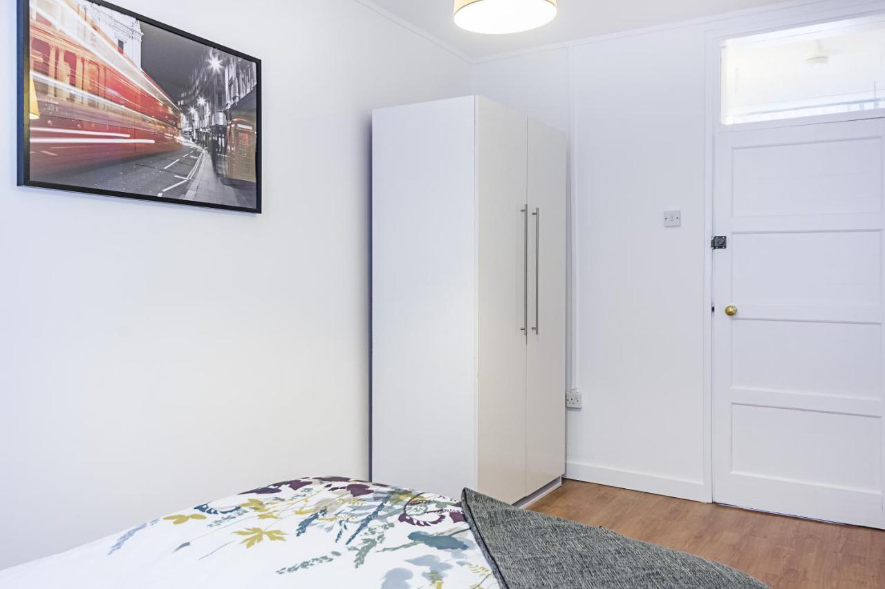 Comfortable 3 Bed Flat Zone 1 Londen