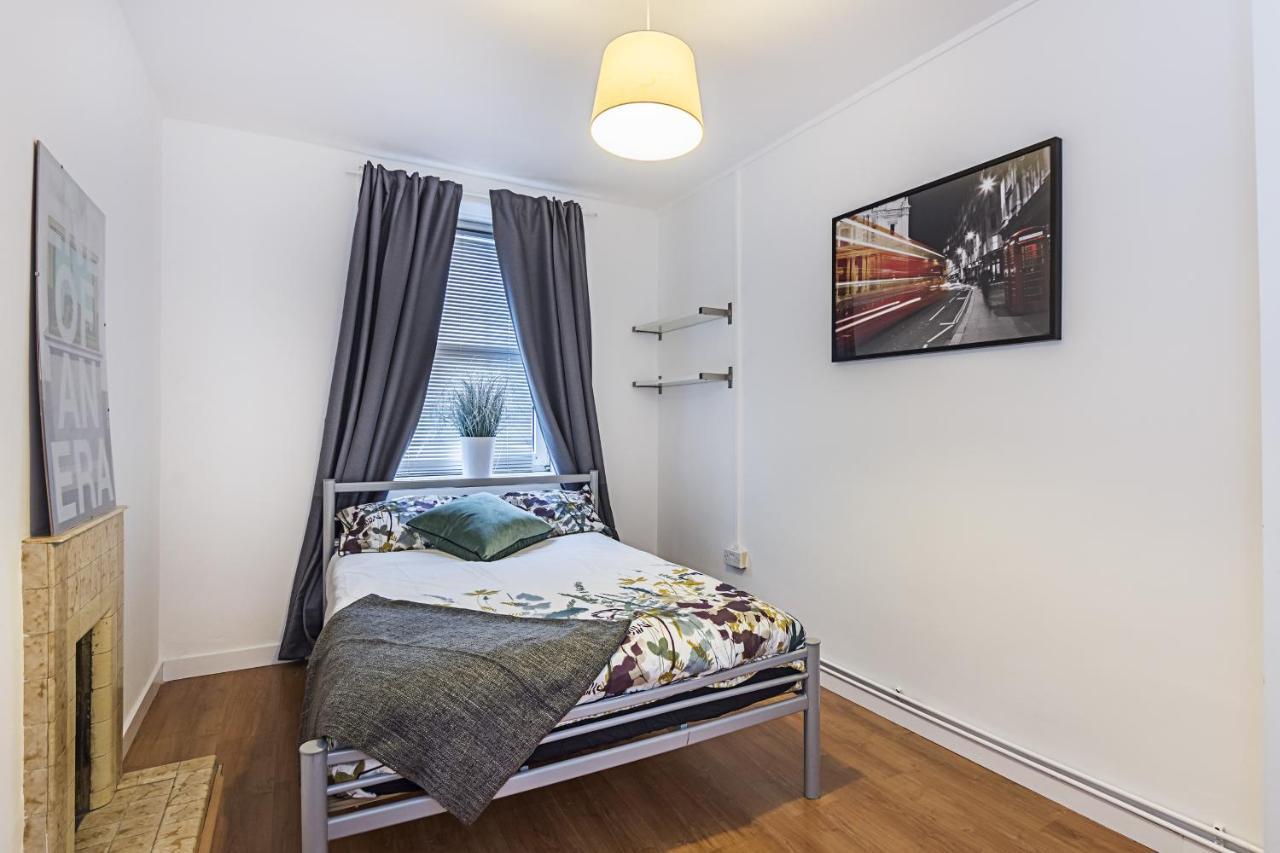 Comfortable 3 Bed Flat Zone 1 Londen