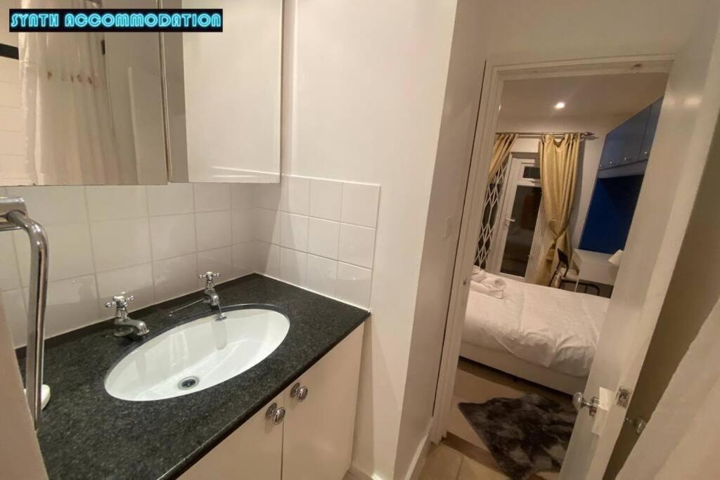 Appartement 80s Retro 3 Bedroom In Wimbledon Sleeps 6! Netflix Wifi And Arcade! Perfect For Families Business & Leisure Guests! Londres