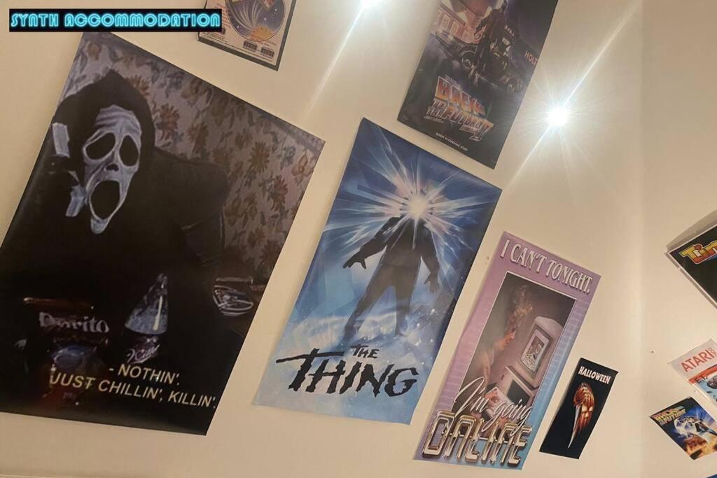 Apartamento 80s Retro 3 Bedroom In Wimbledon Sleeps 6! Netflix Wifi And Arcade! Perfect For Families Business & Leisure Guests! Londres