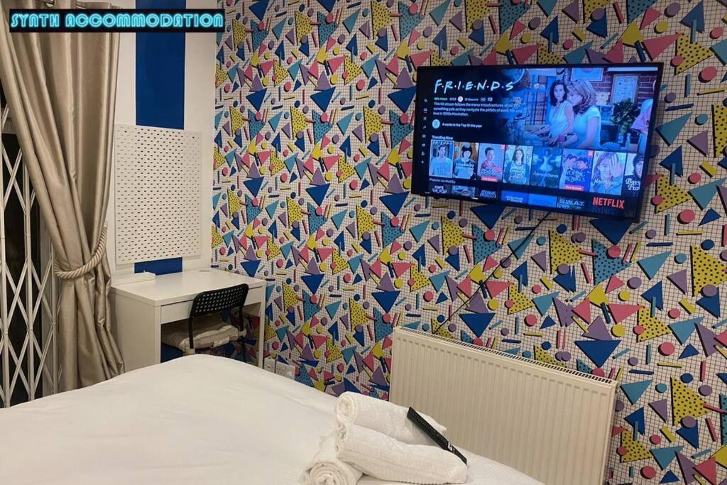 Appartement 80s Retro 3 Bedroom In Wimbledon Sleeps 6! Netflix Wifi And Arcade! Perfect For Families Business & Leisure Guests!