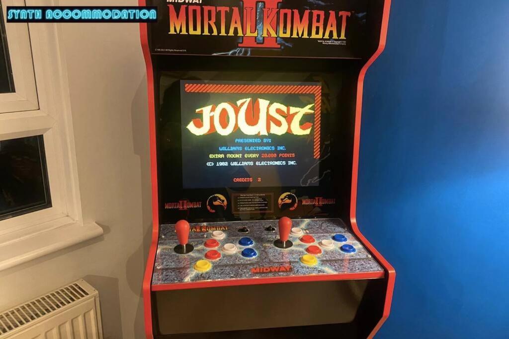 80s Retro 3 Bedroom In Wimbledon Sleeps 6! Netflix Wifi And Arcade! Perfect For Families Business & Leisure Guests! Apartamento Londres