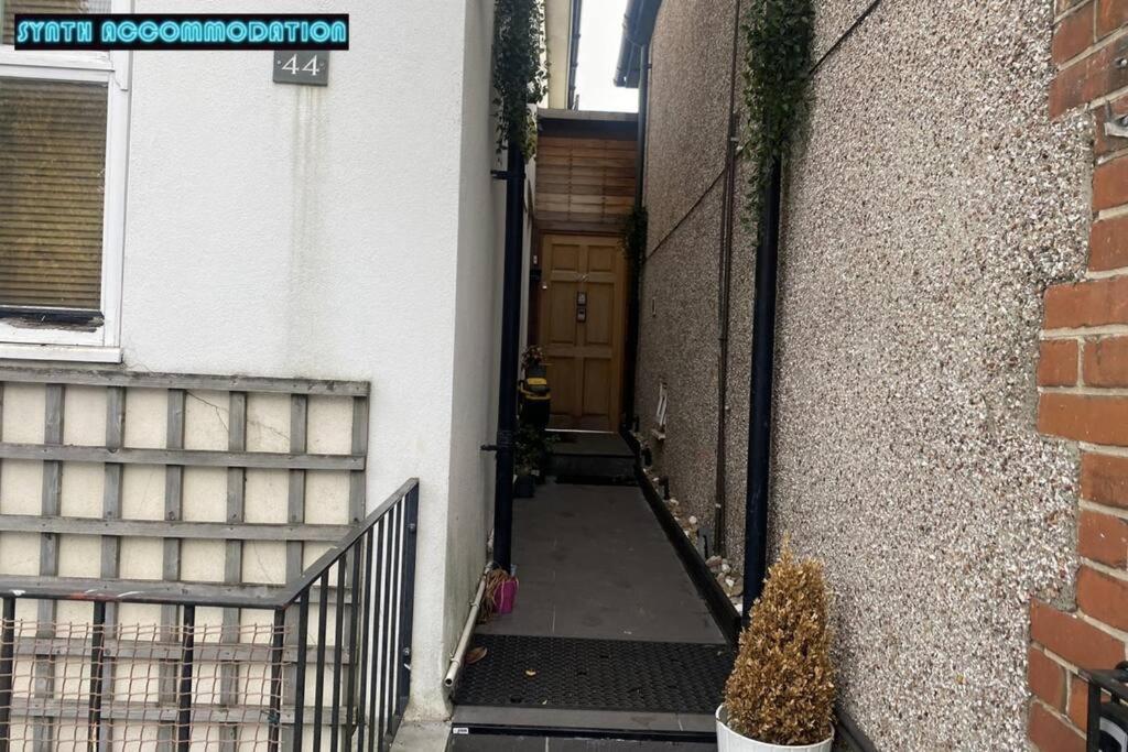 Appartement 80s Retro 3 Bedroom In Wimbledon Sleeps 6! Netflix Wifi And Arcade! Perfect For Families Business & Leisure Guests! Londres