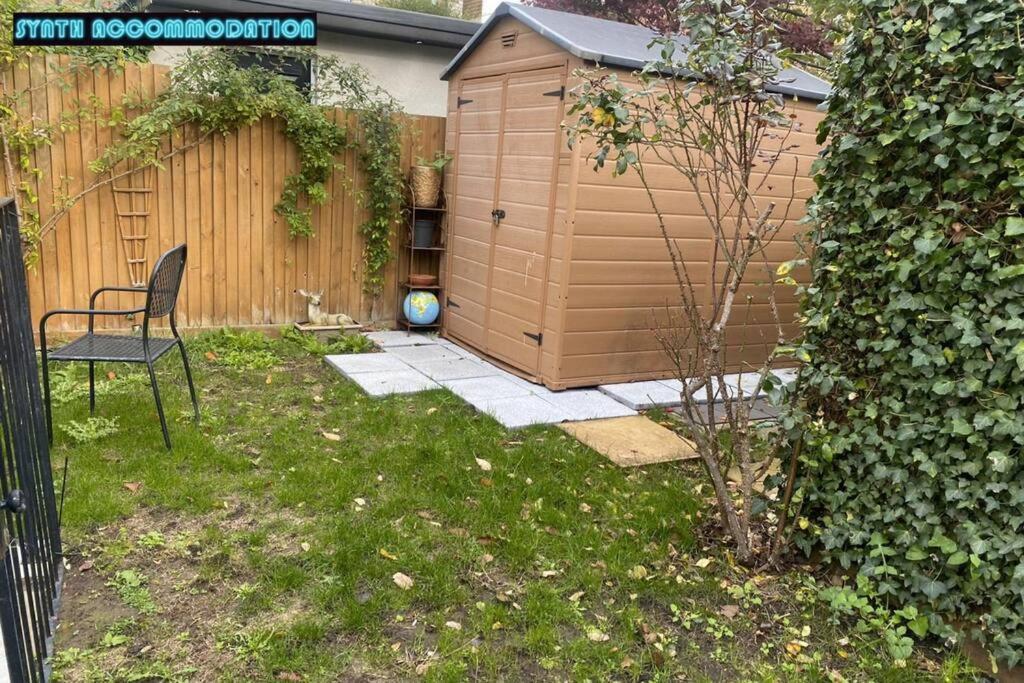Appartement 80s Retro 3 Bedroom In Wimbledon Sleeps 6! Netflix Wifi And Arcade! Perfect For Families Business & Leisure Guests! *