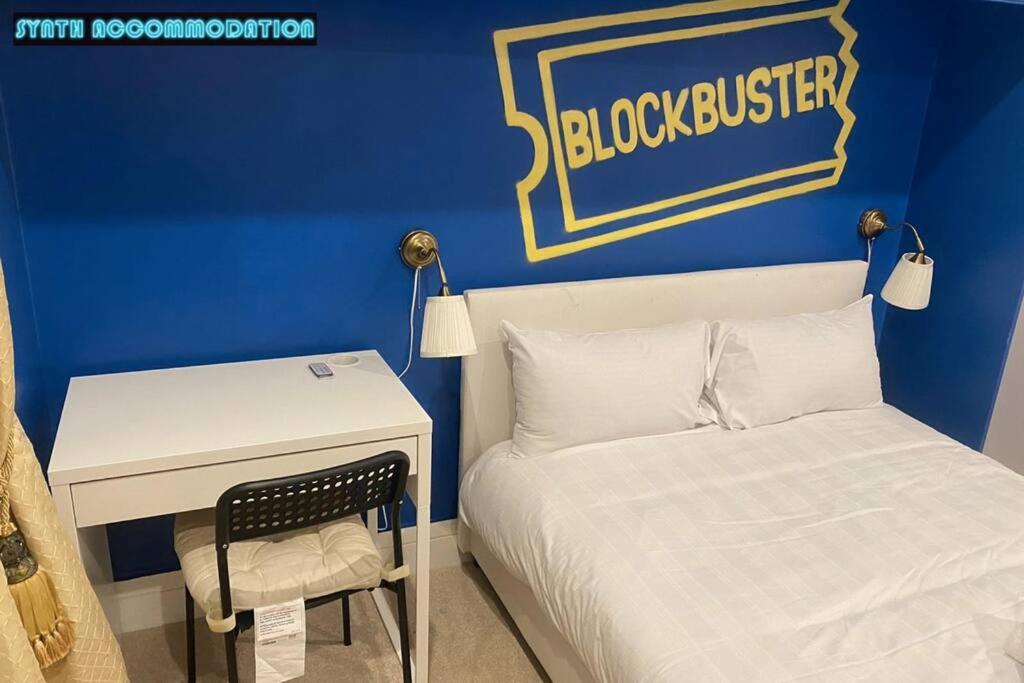 80s Retro 3 Bedroom In Wimbledon Sleeps 6! Netflix Wifi And Arcade! Perfect For Families Business & Leisure Guests! * Londres