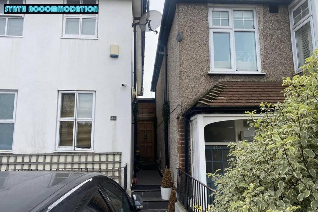 80s Retro 3 Bedroom In Wimbledon Sleeps 6! Netflix Wifi And Arcade! Perfect For Families Business & Leisure Guests! Appartement Londres