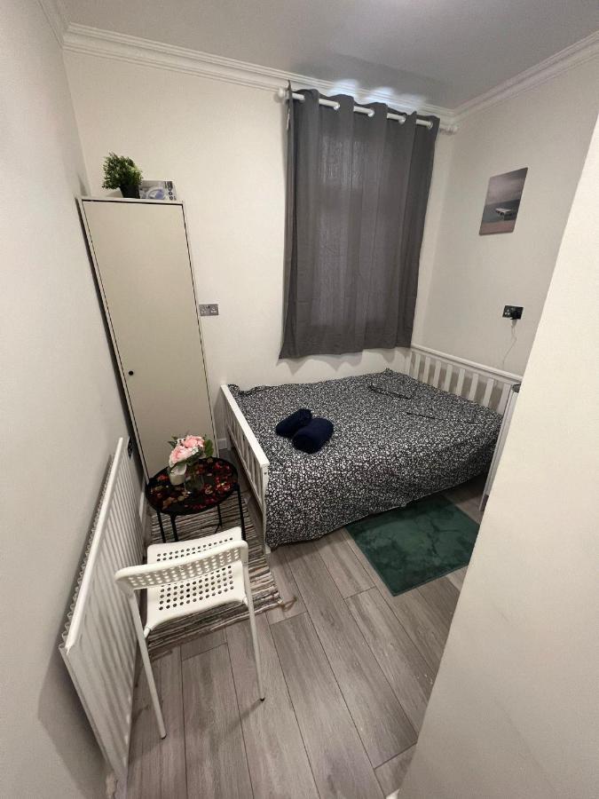 Lovely Close To Acton Station * Londres
