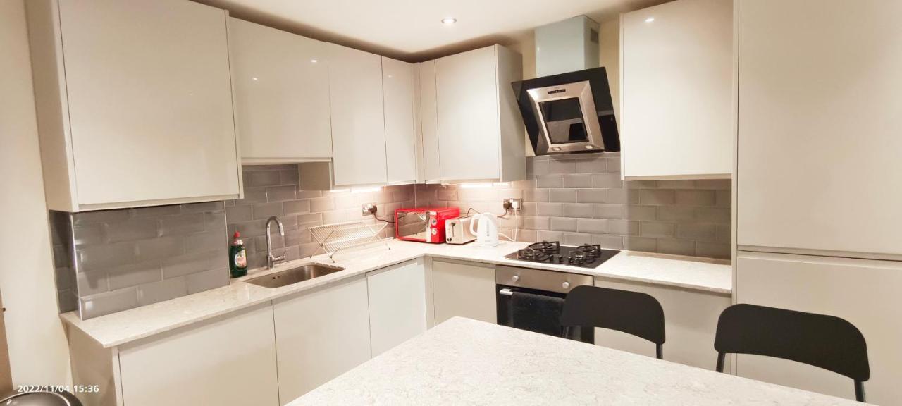 First Floor Flat 1 Northwood * Londen