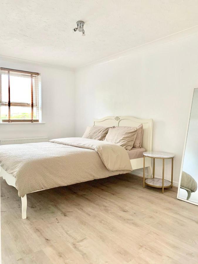 Verwood Entire With Free Gated Parking On The Island Apartamento