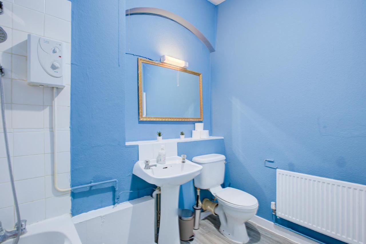 Inviting 2-bed Budget In Appartement Londen