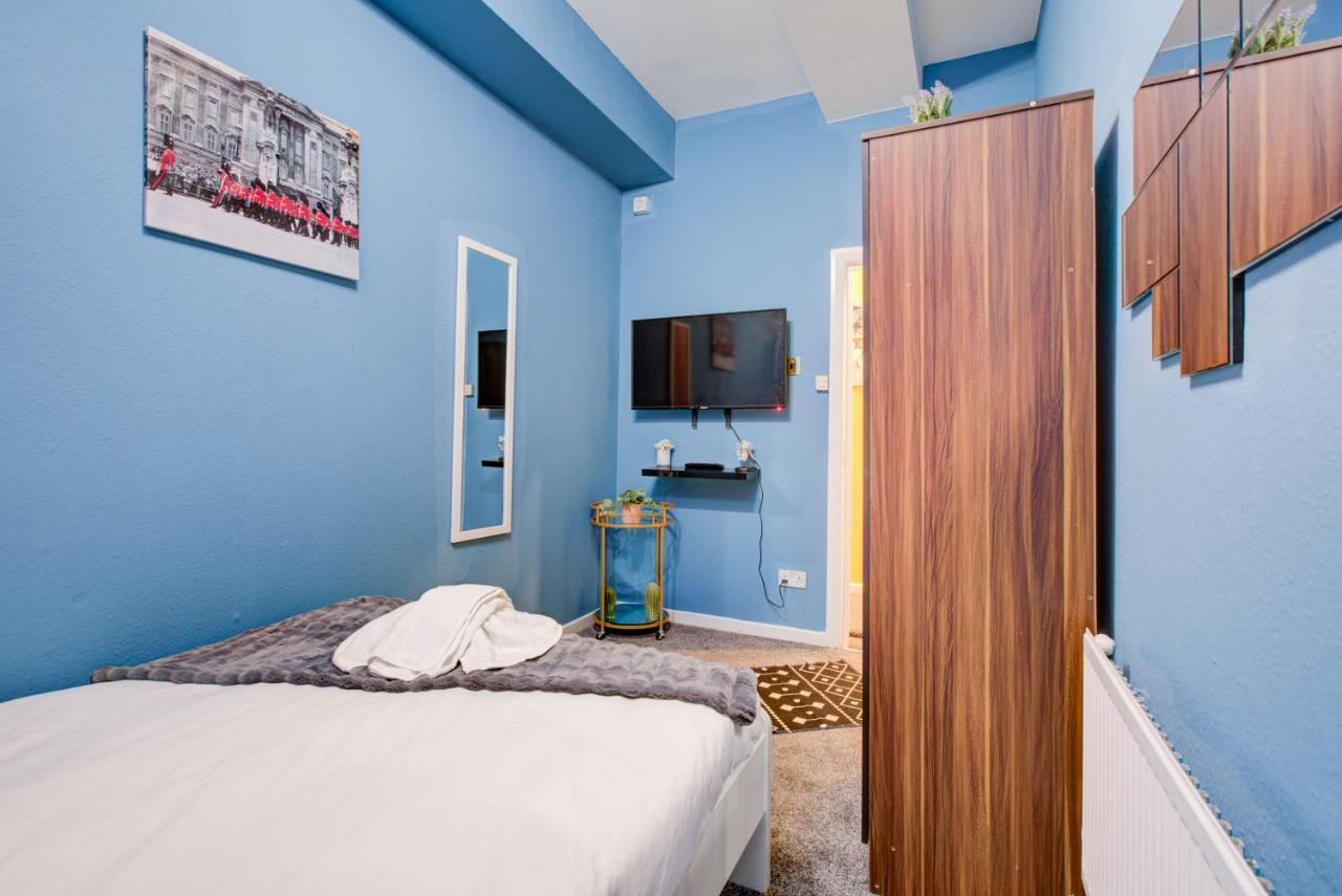 Inviting 2-bed Budget In Appartement