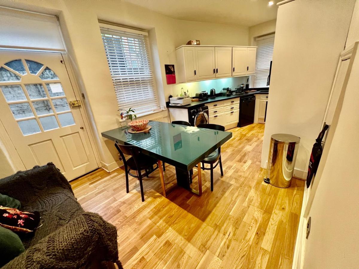 Appartement Spacious Flat With Huge Patio In Central *
