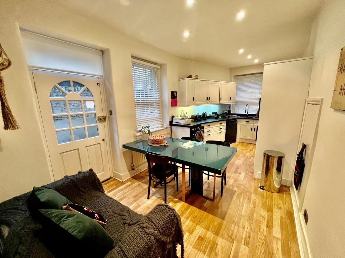 Appartement Spacious Flat With Huge Patio In Central